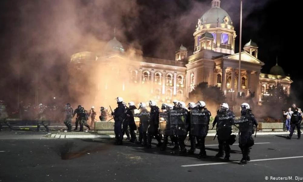 Απόπειρα πραξικοπήματος στη Σερβία - "Εμφύλιος" για τα μέτρα κατά του κορονοϊού